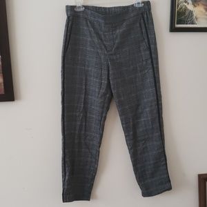 Old Navy mid rise plaid cropped pants size 6